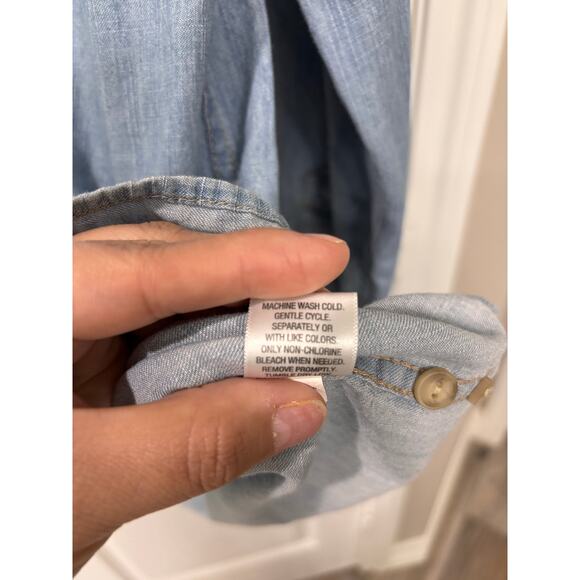 Mossimo Men’s Light-Wash Denim Button Up Size Medium Athletic Fit - Picture 6 of 6